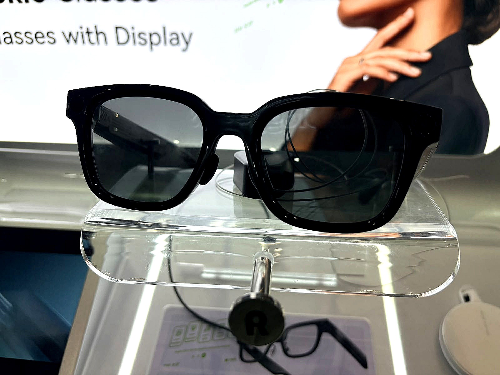 Rokid AI Smart Glasses Resmi Meluncur di Indonesia